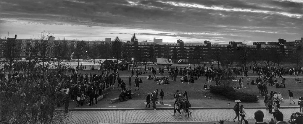 Mauerpark, Berlin, irgendwann im März, als die erste Wärme in die Stadt kam. © Till Eckert